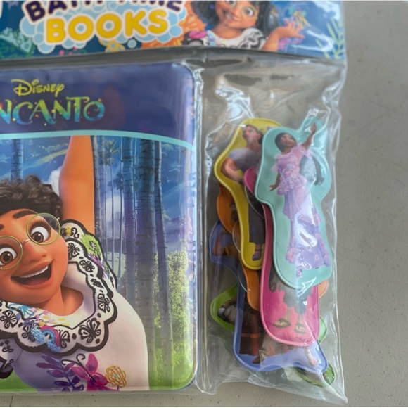 New Disney Encanto Bath Time Books. - Picture 7 of 7